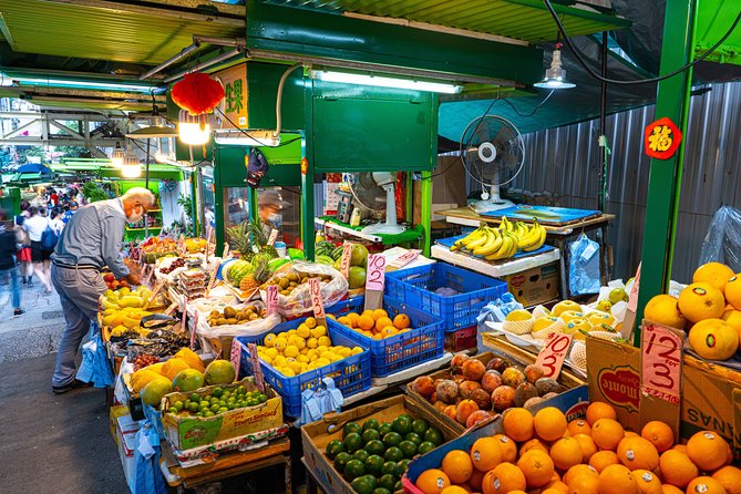 Hong Kong Food Tour: Central and Sheung Wan Districts - Hollywood Road, old shops, and a historic temple