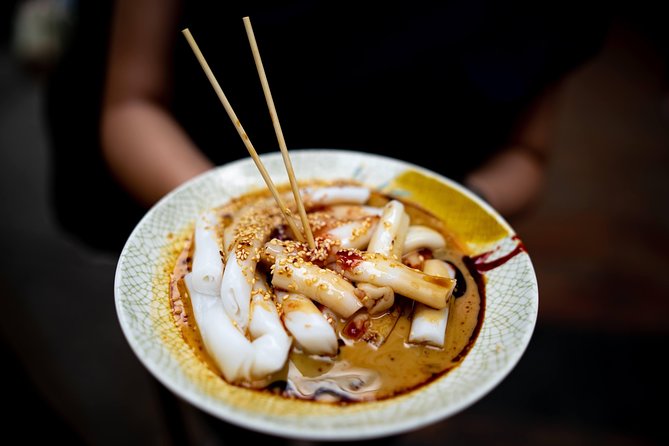 Hong Kong Food Tour: Sham Shui Po District - Watching dim sum being made