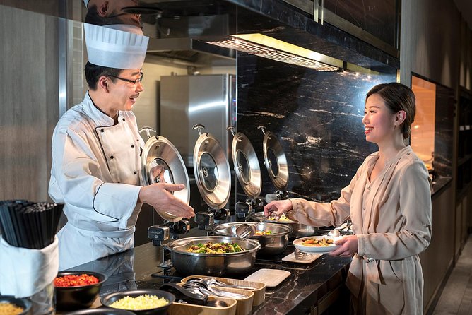 Hong Kong International Airport Plaza Premium Lounge Access - Timing your visit around airport rules