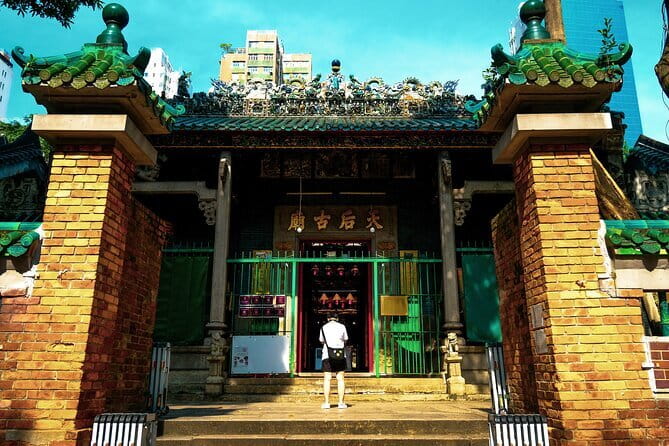 Hong Kong: Kowloon Street Market & Food Culture Walking Tour - Starting at Prince Edward Station with a local guide