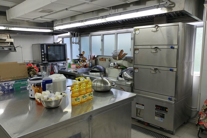 Hong Kong Market Walking Tour & Chinese Cooking Class - Key points at a glance