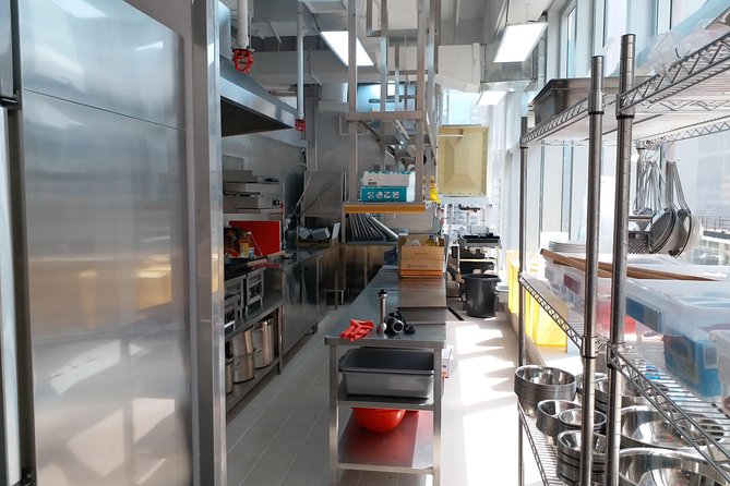 Hong Kong Market Walking Tour & Chinese Cooking Class - Bill Chan’s role makes the difference