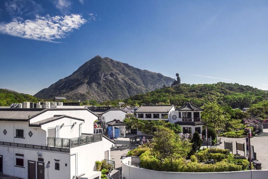 Hong Kong: Ngong Ping 360 Cable Car, Tai O & Big Buddha Tour - Guides, group pace, and language