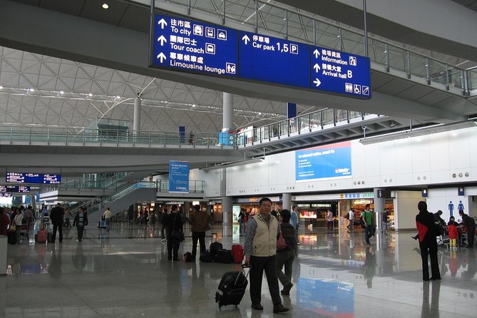 Hong Kong Private Arrival Transfer Driver Meet and Greet: Airport to Hotel - The 45-minute airport waiting window