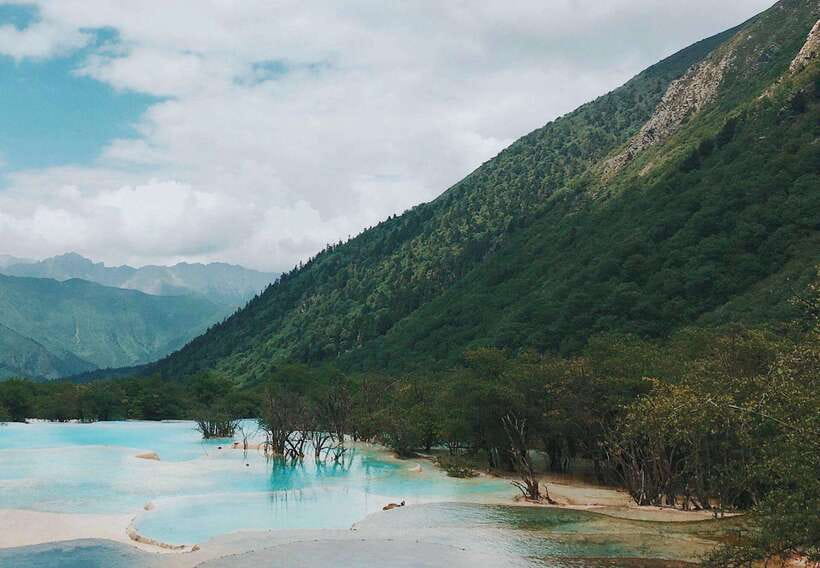 Huanglong Scenic Area: Explore Stunning Five-Colored Ponds - Crowds, comfort, and the real drawbacks