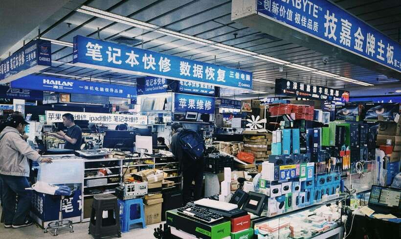 Huaqiangbei Insider Tour: Explore Shenzhen’s Tech Wonderland - Product advice and bargaining without guesswork