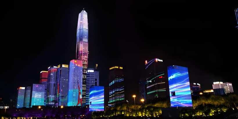 Iconic Shenzhen Skyscraper - Ping An Finance Center - Safety and access details