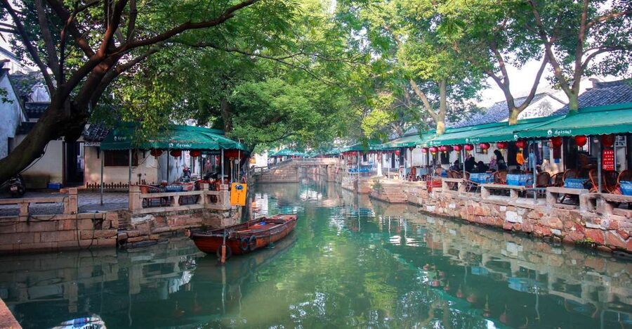 Immerse in Suzhou & Tongli: Private Day Trip - A local lunch between water and garden