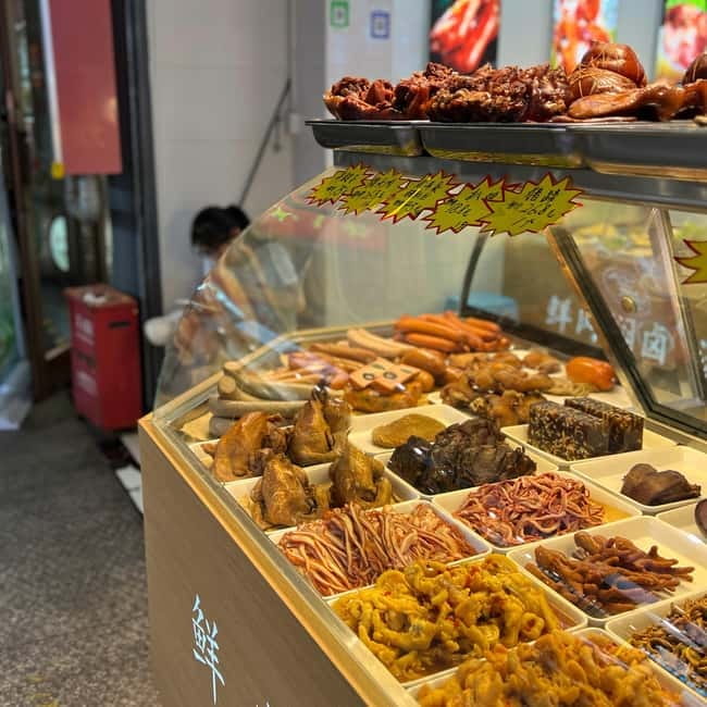 Immersive food tour: the most authentic snacks in Beijing - The teahouse and traditional atmosphere