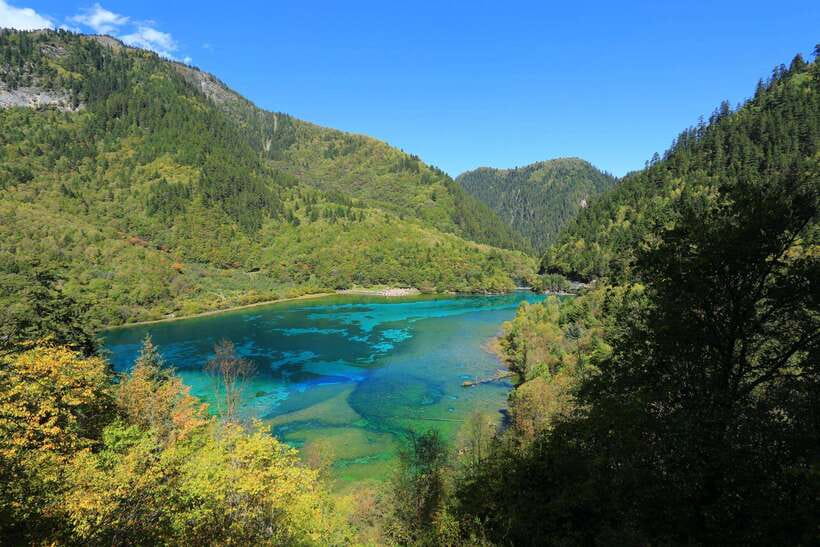 Jiuzhai Valley National Park：Visit Colorful Fairy Tale World - Using the sightseeing bus across a huge park