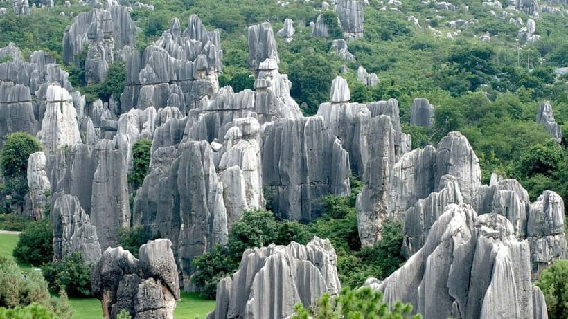 Kunming: Stone Forest & Chengzi Ancient Village Private Tour - Entering the Stone Forest’s stone maze