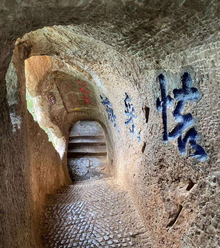 Kunming: Yunnan Ethnic Village & Western Hills Private Tour - The Western Hills route to Dragon Gate
