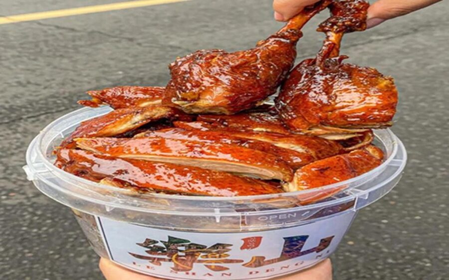 Leshan Buddha boat and food half day trip - The food walk shows why Leshan draws Chengdu residents