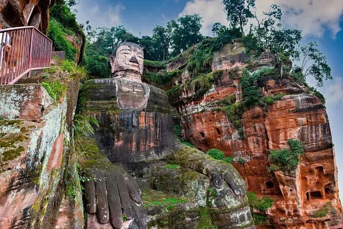 Leshan Buddha + Panda Base or Old Tea House Private Day Tour - Walking near the Buddha
