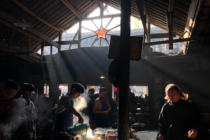 Leshan Buddha + Panda Base or Old Tea House Private Day Tour - How the private guide changes the day