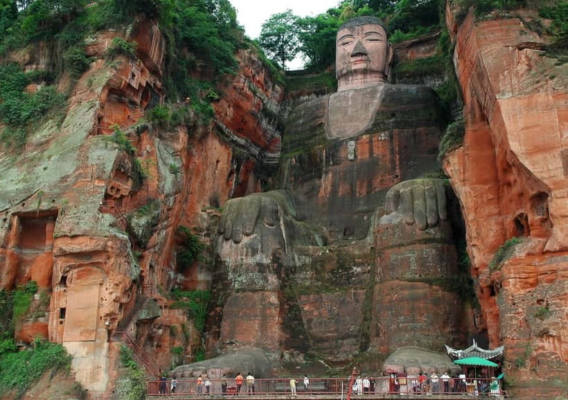 Leshan Giant Buddha & Huanglongxi/Buddha Temple Day Trip - The day in six useful points