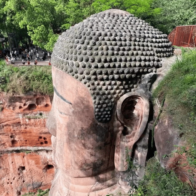 Leshan Giant Buddha Tour: Discover Ancient Stone Masterpiece - The Big Buddha Pavilion and what disappeared