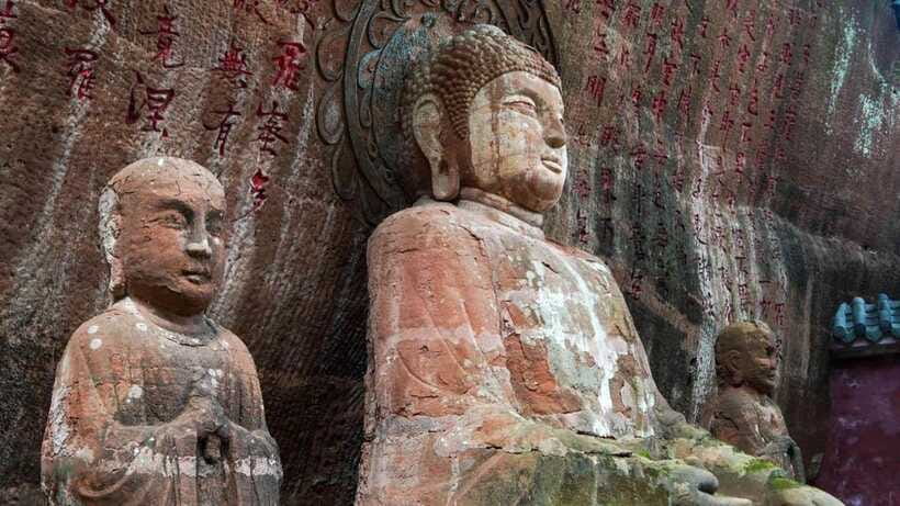 Leshan Giant Buddha Tour: Discover Ancient Stone Masterpiece - What the $205 price really buys