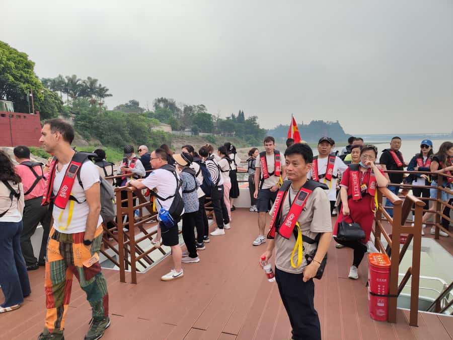 Leshan Grand Buddha Scenic Area and Panda Park Day Tour - The long road from Chengdu to Leshan