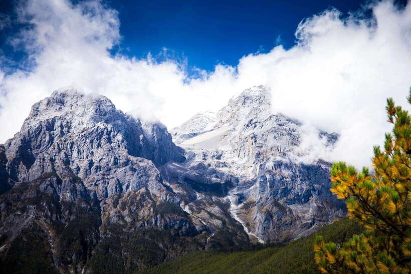 Lijiang: Jade Dragon Snow Mountain and Blue Moon Valley Tour - Why Jade Dragon Snow Mountain makes a strong day trip