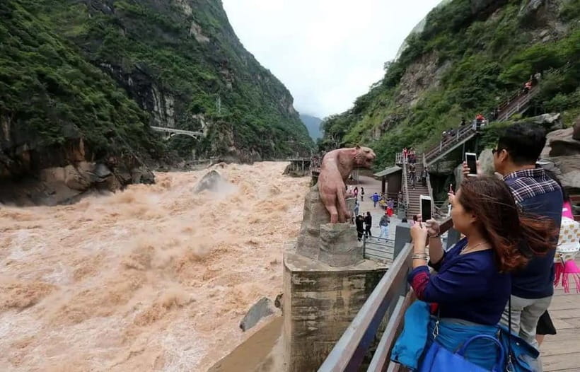 Lijiang to Shangri-La HuXiang Road Private Scenic Tour - Key points at a glance