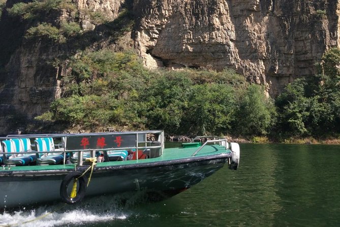 Longqingxia Gorge Cruise and Guyaju Cave Dwellings Private Day Tour - A regional lunch between the two sites