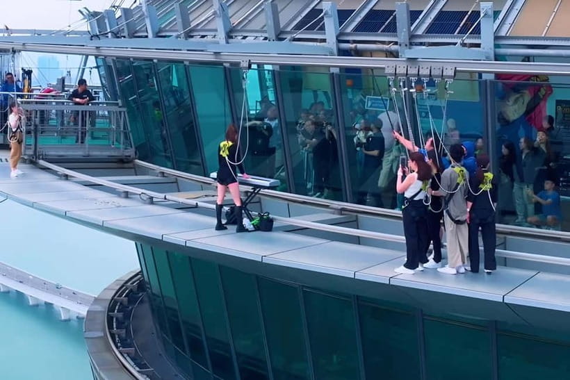 Macau: Macau Tower Observation Deck Ticket - Level 61 at 223 meters: open air and glass floors