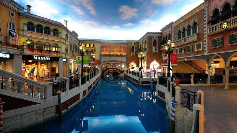 Macau: Venetian-Style Gondola Ride - Choosing Between Marco Polo Canal and Grand Canal
