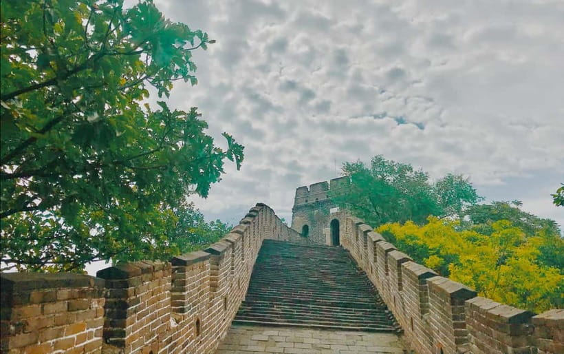 Morning Bus Transfer to Mutianyu Great Wall + Entry Ticket - What the guide adds to the day