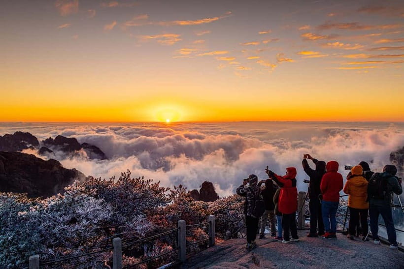 Mount Huangshan: Highlights Tour in Huangshan full-day - Key points at a glance
