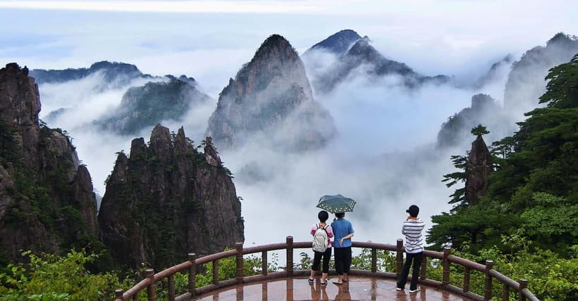 Mount Huangshan: Highlights Tour in Huangshan full-day - Shuttle bus, cable car, and the first mountain views