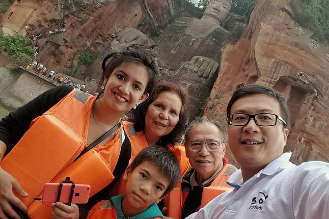 Mt Emei and Giant Buddha 2 Days Tour - Day one: the Leshan Giant Buddha from 8:00 to 14:00