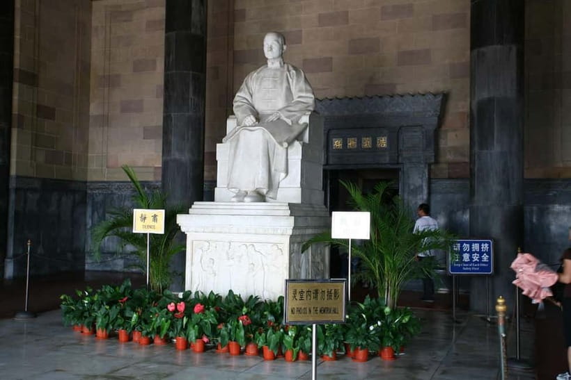 Nanjing:Must-See Attractions in One Day+Customized Itinerary - Walking through Zhonghua Gate’s defensive design