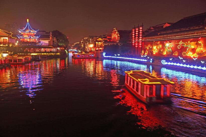 Nanjing: Night Cruise on Outer Qinhuai River for Adults - The 40-minute route through Nanjing’s old defenses