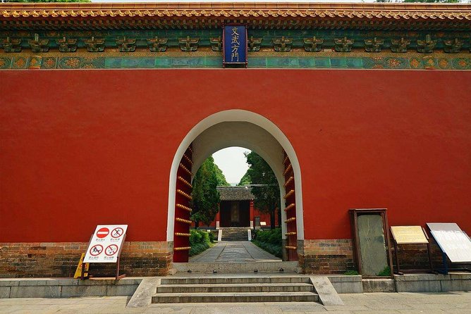 Nanjing Private English Tour Guide Service - Xiaoling Tomb and early Ming history