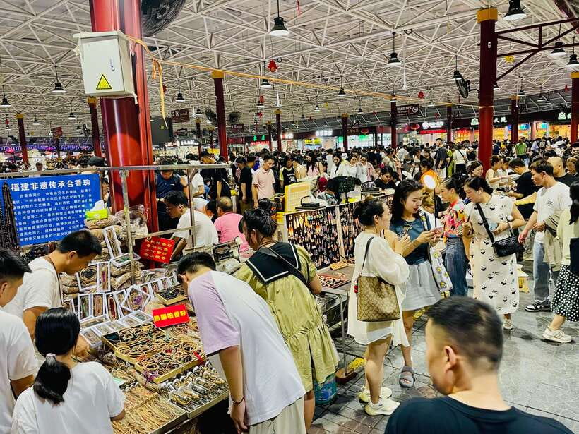 Night Market Haggling Adventure with an English Guide! - Key points before you book