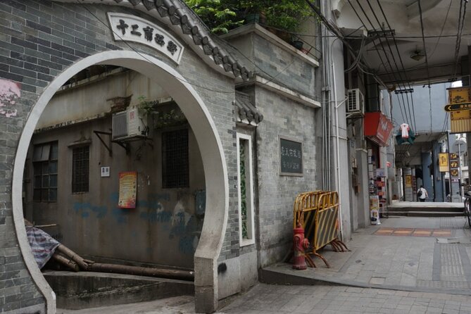 Old Guangzhou Backstreet Alley Local Market Walking Private Tour - Lychee Bay Scenic Area and Local Park Life