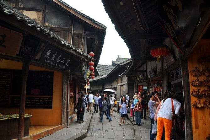 One Day Trip to Chengdu Panda Base and Leshan Buddha Tour - The two-hour road to Leshan
