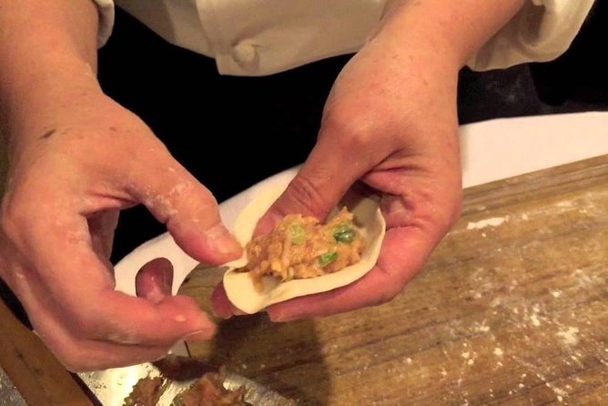 Organic Xiao Long Bao Soup Dumpling Class & Market Walk - Walking through a Hong Kong wet market