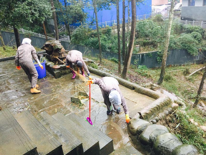 Panda Volunteer Project Day Trip(Wolong/Du Jiang Yan) - Arriving at Dujiangyan Panda Base