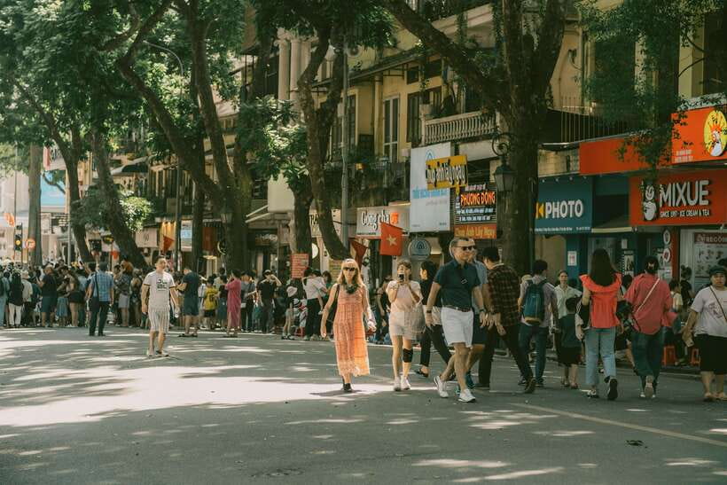 Private 3 hour bike tour with coffee break - The First 90 Minutes: Old Shanghai and New Shanghai