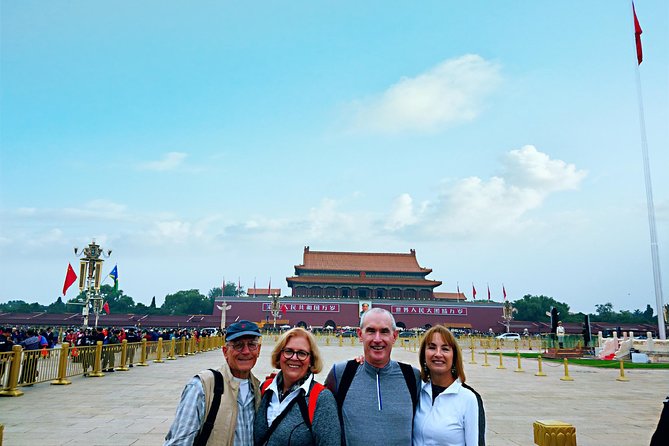 Private 5-Hour Walking Tour: Forbidden City, Hutong&Parks Nearby - Tiananmen Square and the northern edge of modern China