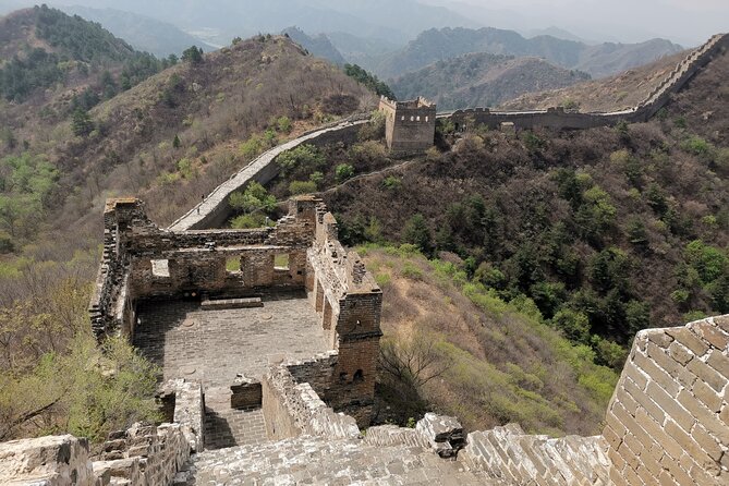Private All-inclusive Jinshanling Great Wall 1-day tour - Walking past 15 guard towers toward Simatai West