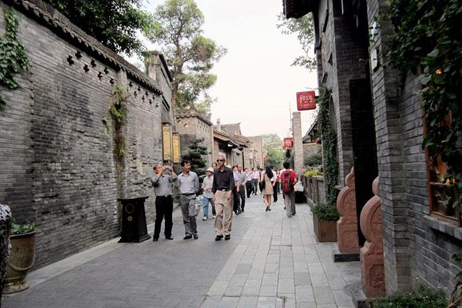 Private Chengdu Day Tour: Giant Pandas and Jinsha Site Museum - Who should book this tour