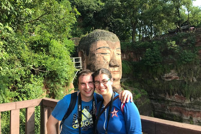 Private Day Tour to Leshan Grand Buddha from Chengdu - Lunch before the giant Buddha