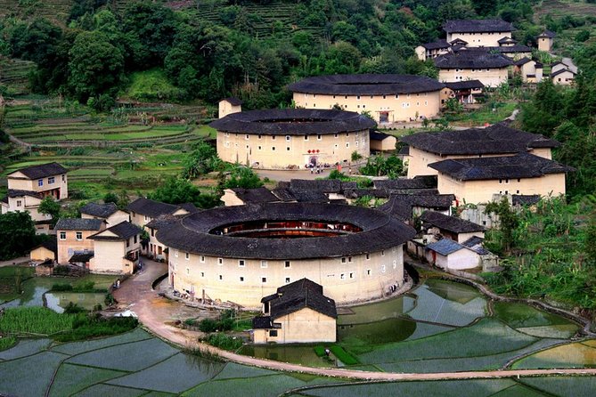 Private Day Tour To Tianluokeng Tulou from Xiamen Including Lunch - The 2.5-hour private drive