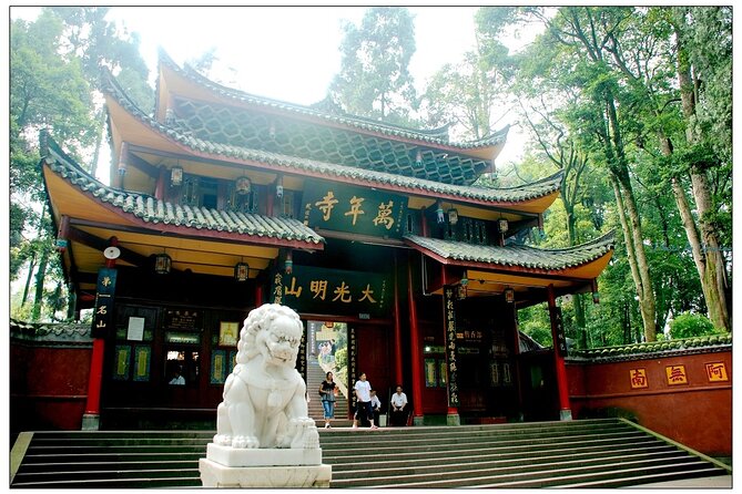 Private Full-day Trip: Leshan Giant Buddha&Emeishan Scenic Resort - Reaching Wannian Temple by shuttle and cable car