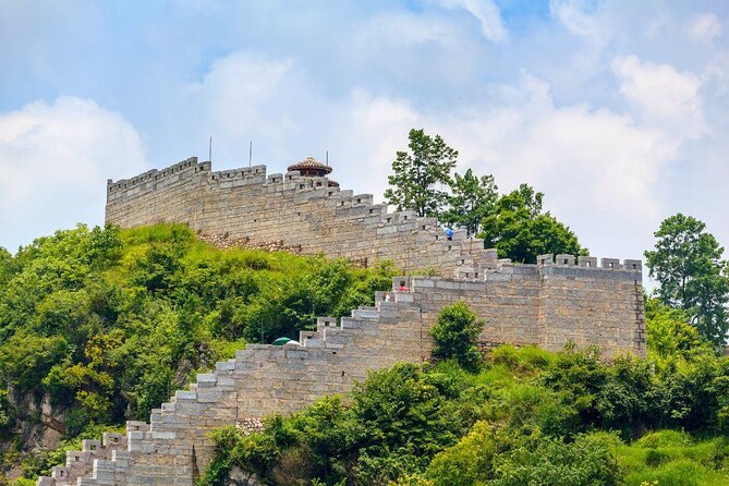 Private Guiyang Day Tour including Qingyan Ancient Town and Qianling Park - Qianling Park: Morning Exercise, Monkeys, and Mountain Paths
