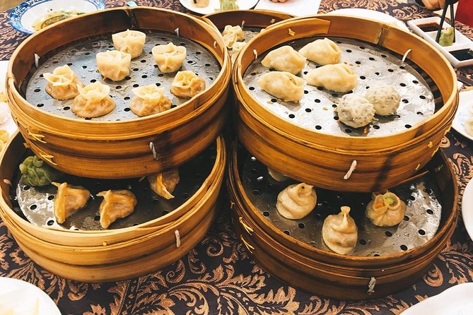 Private Half-Day Tour of Xi'an Terracotta Warriors - Lunch, noodles, and the local food stop