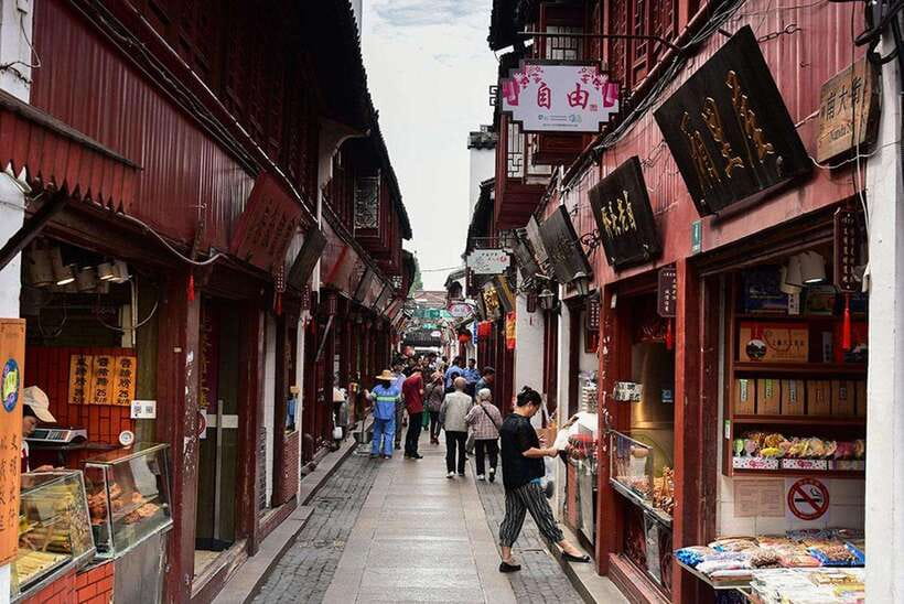 Private Half -Day Tour to Qibao Ancient Water Town - Arriving through Qibao’s old alley streets